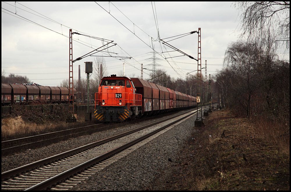 Wieder ein Ganzzug, diesmal brummt Lok 829 (9280 1275 817-5 D-RBH) mit ihrem Zug an der Kokerei Prosper in Richtung Oberhausen vorrber. (24.02.2010)