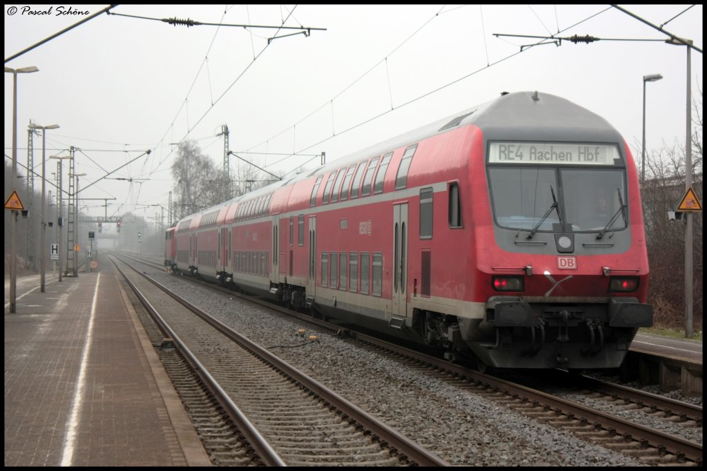 Wieder ein RE4 Park nach Aachen, ebenfalls in Geilenkirchen fotografiert, Schublok war die 111 013-9.
07.02.10 13:18