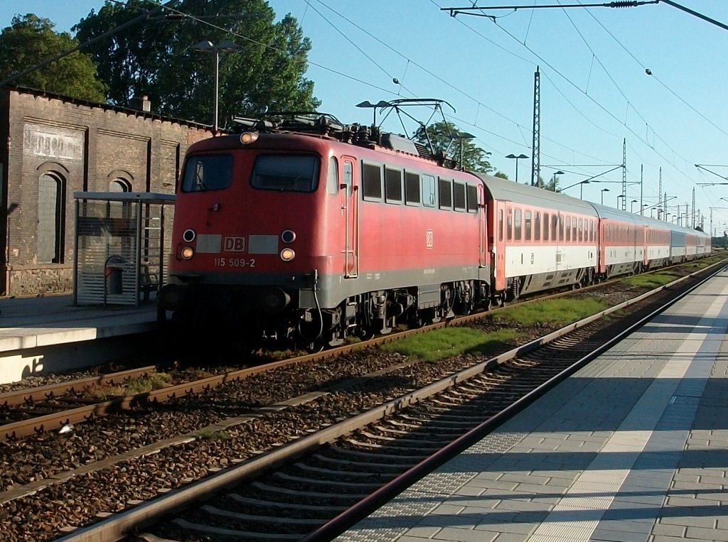 Wieder schaffte es EC 378 Wien-Binz nicht den Bahnhof Bergen/Rgen pnktlich zuerreichen.Am 20.Juli 2010 brachte 115 509 mit nur 10min Versptung den Zug nach Bergen/Rgen.