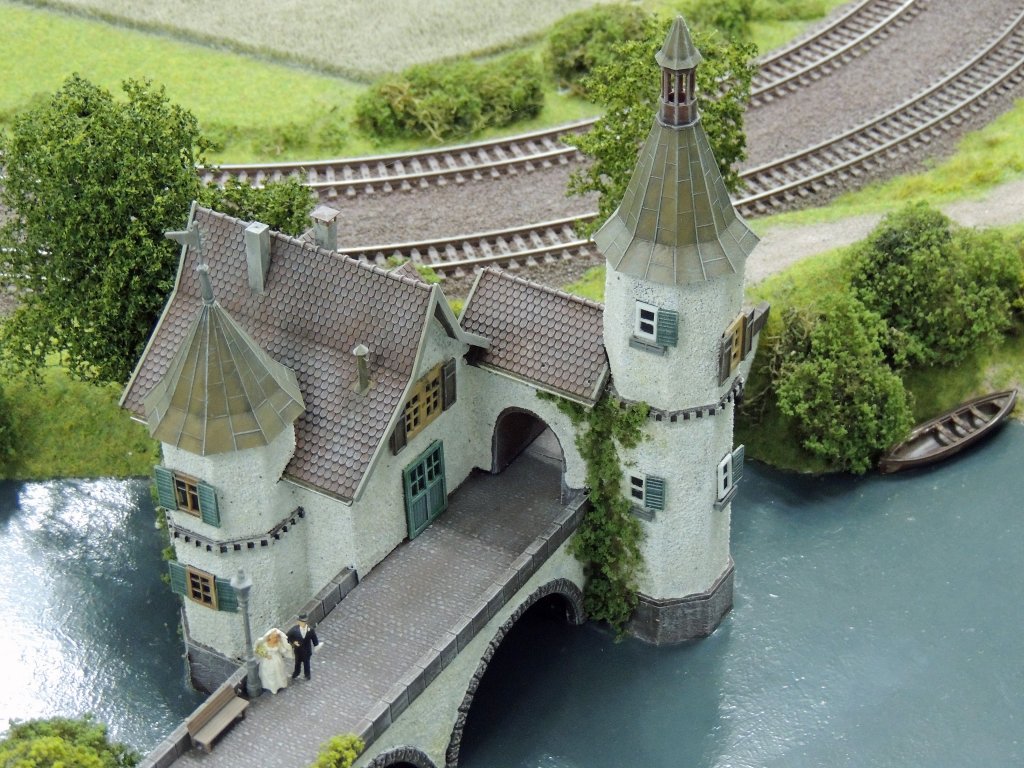Wieder eine Traumhochzeit im vertr�umten Wasserschlo�.Motiv der Holle-Modellbahn in Hessisch-Lichtenau, aufgenommen am 23.12.2012.