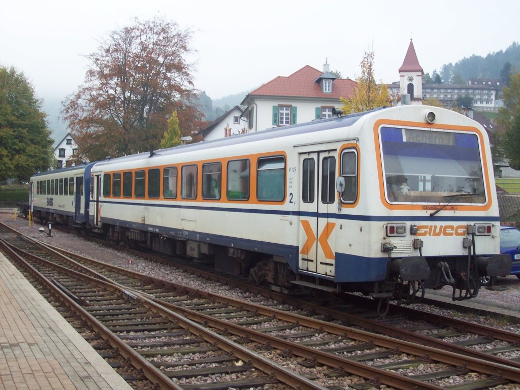 Wieder vereint auf der Achertalbahn im Einsatz!SWEG VT 125 mit seinem Steuerwagen VS 200 am 18.10.10