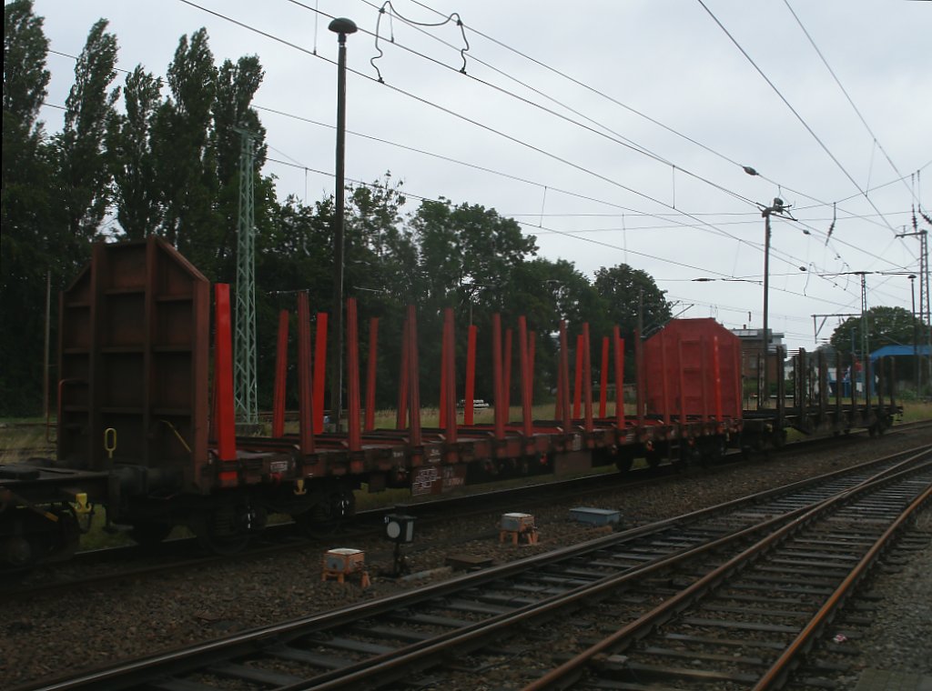Wieder werden die Gtergleise in Bergen/Rgen zum Abstellen von Gterwagen genutzt.Am 11.August 2011 wurden 15 Ross-t und 6 Snps-Wagen in Bergen abgestellt.
