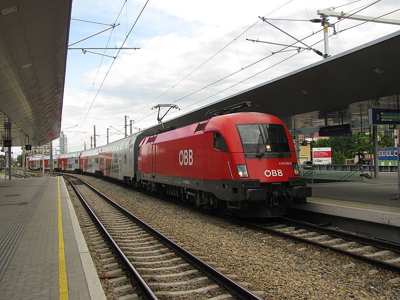 Wien Praterstern, 7.06.2009. 1116-255-9 mit dem R-2317 nach Payersbach Reichenau