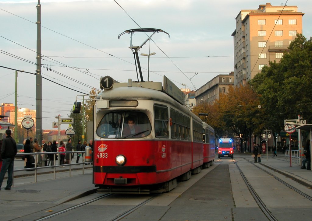 Wien Wiener Linien SL 1 (E1 4833 (SGP 1975)) I, Innere Stadt, Schwedenplatz am 19. Oktober 2010.