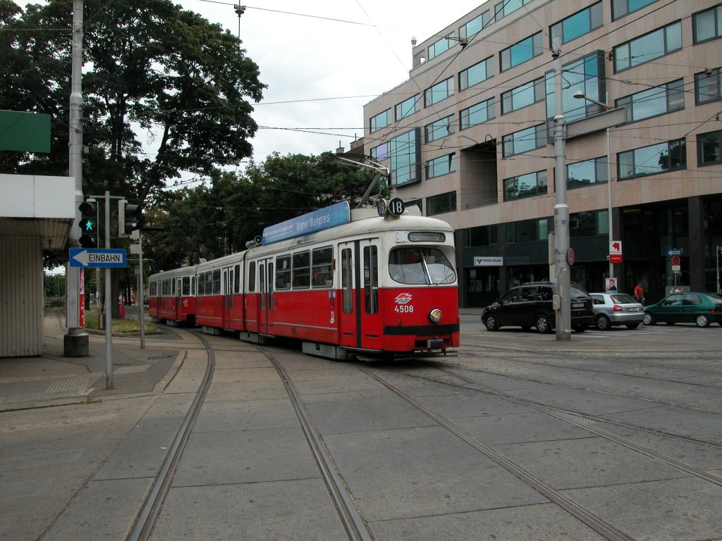 Wien Wiener Linien SL 18 (E1 4508 (Lohnerwerke 1972)) XV, Rudolfsheim-Fünfhaus, Fünfhaus, Neubaugürtel / Märzstraße am 6. August 2010.
