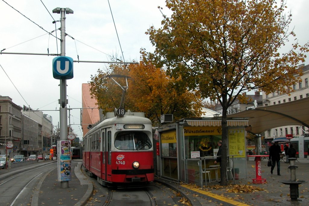 Wien Wiener Linien SL 18 (E1 4740 (SGP 1971)) XV, Rudolfsheim-Fünfhaus, Fünfhaus / VII, Neubau, Neubaugürtel / U-Bahnhof Burggasse-Stadthalle (Endstation - Abfahrtshaltestelle) am 20. Oktober 2010.