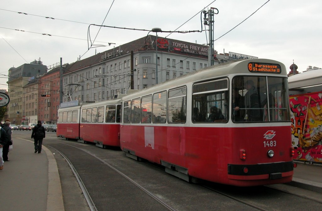Wien Wiener Linien SL 18 (c5 1483 (Bombardier-Rotax 1987)) III, Landstraße, Landstraßer Gürtel / Arsenalstraße / Südbahnhof am 19. Oktober 2010.