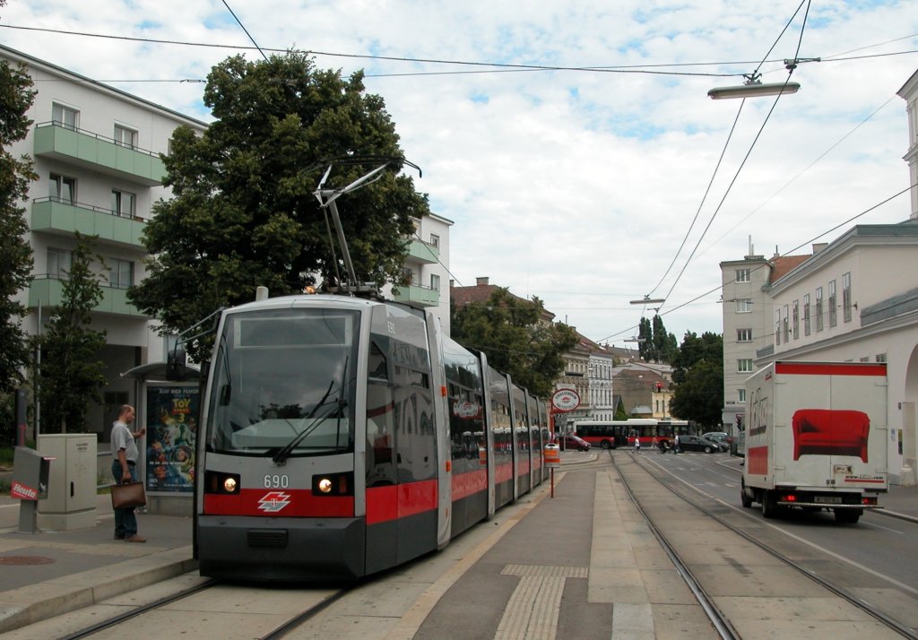 Wien Wiener Linien SL 2 (B 690) XVI, Ottakring, Ottakringer Straße (Endstation) am 5. August 2010.