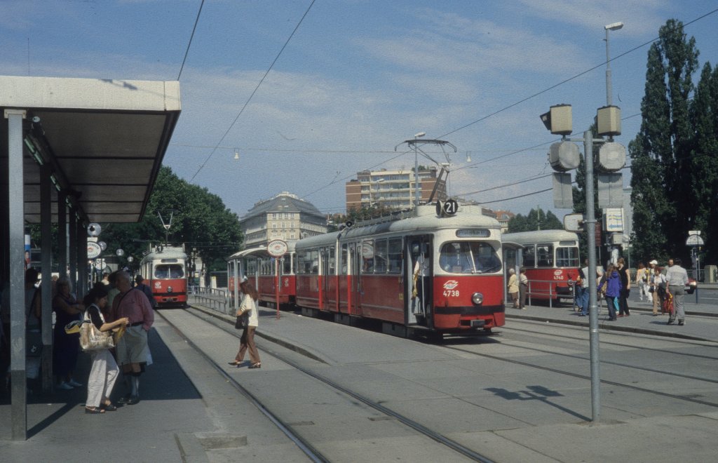 Wien Wiener Linien SL 21 (E1 4738 (SGP 1974) + c3 1229 (Lohnerwerke 1961)) I, Innere Stadt, Franz-Josefs-Kai / Schwedenplatz im Juli 2005. - Scan eines Diapositivs. Film: Kodak Ektachrome ED-3. Kamera: Leica CL.