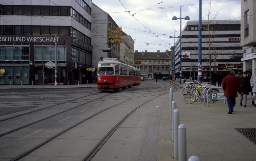 Wien Wiener Linien SL 26 (E1 4788) Floridsdorf, Schlosshofer Strasse / Franz-Jonas-Platz am 18. Mrz 2000.