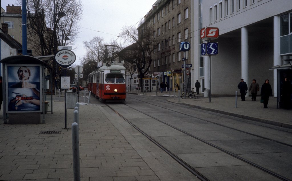 Wien Wiener Linien SL 26 (E1 4772) Floridsdorf, Schlosshofer Strasse / BB-Bahnhof Floridsdorf / U-Bahnhof Floridsdorf am 18. Mrz 2000.