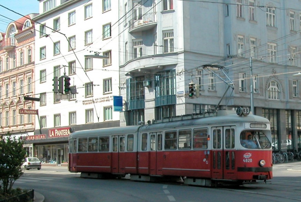 Wien Wiener Linien SL 33 (E1 4820 (SGP 1974)) IX, Alsergrund, Nußdorfer Straße / Alserbachstraße am 5. August 2010.