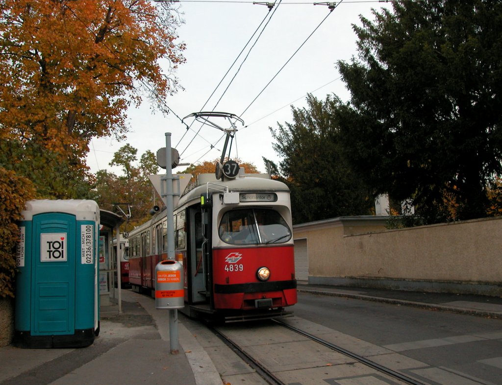 Wien Wiener Linien SL 37 (E1 4839 (SGP 1975)) XIX, Döbling, Heiligenstadt, Geweygasse / Hohe Warte am 22. Oktober 2010.