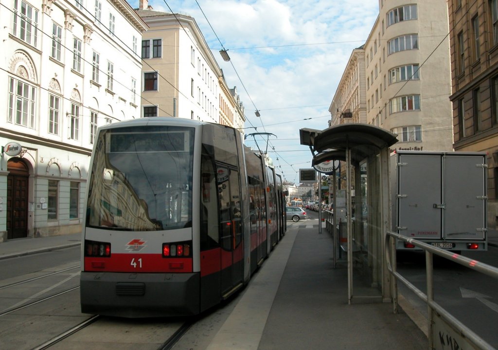 Wien Wiener Linien SL 42 (A 41) IX, Alsergrund, Währinger Straße / Schwarzspanierstraße am 5. August 2010.