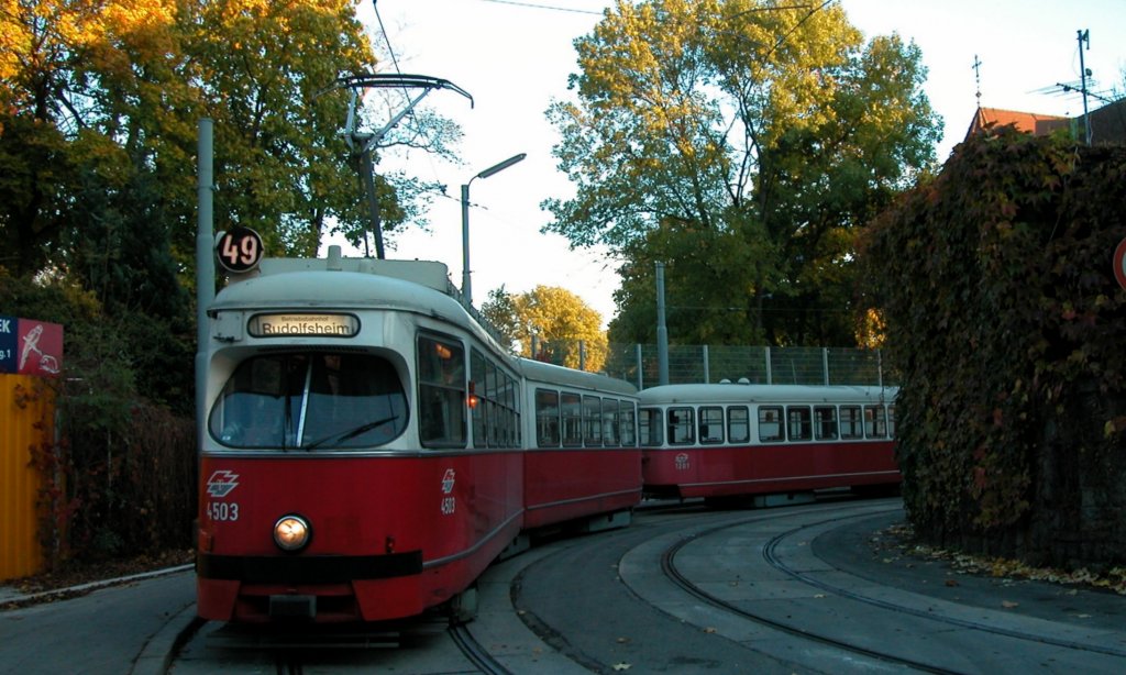 Wien Wiener Linien SL 49 (E1 4503 (Lohnerwerke 1971)) XIV, Penzing, Hütteldorf, Bujattigasse (Endstation) am 20. Oktober 2010. - Der Zug fährt zum (Betriebs-)Bahnhof Rudolfsheim.