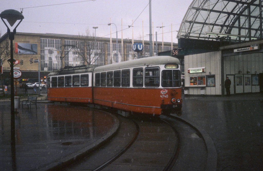 Wien Wiener Linien SL 58 (E1 4740 (SGP 1971)) Westbahnhof (Endstation) am 19. März 2000. - Scan eines Diapositivs. Film: Kodak Ektachrome ED-3.