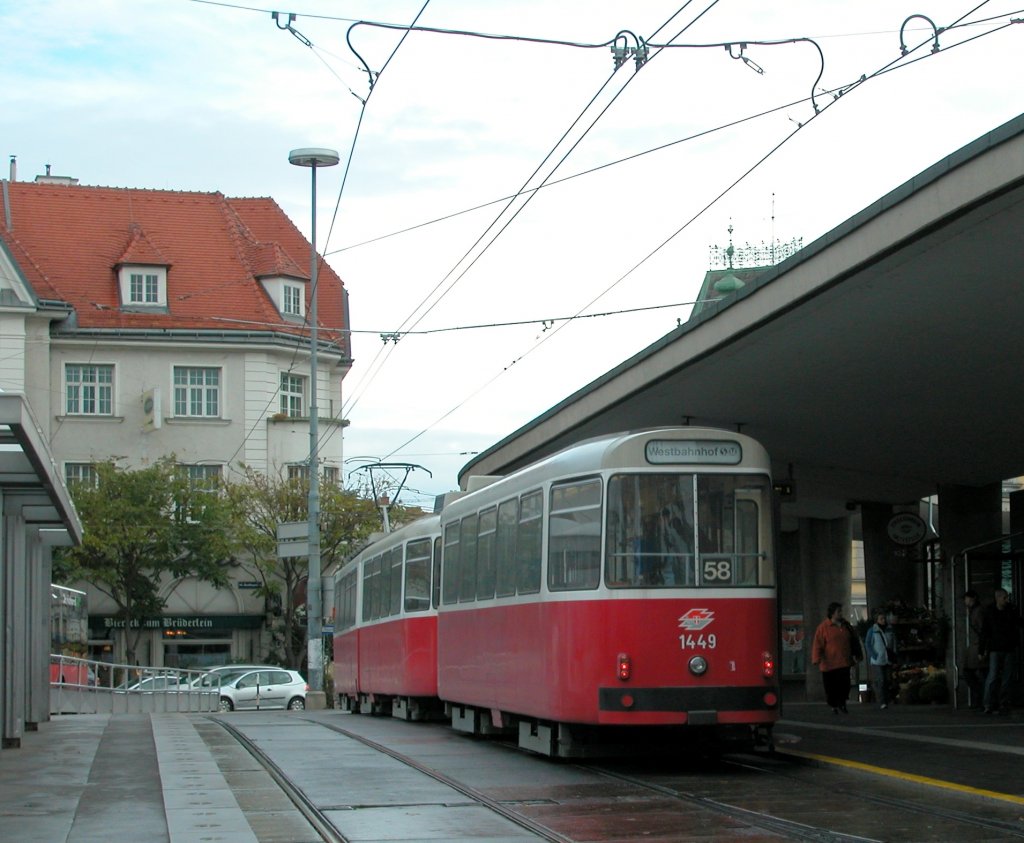 Wien Wiener Linien SL 58 (c5 1449 (Bombardier-Rotax, vorm. Lohnerwerke in Wien-Floridsdorf, 1980)) XIII, Hietzing, Kennedybrücke am 20. Oktober 2010.