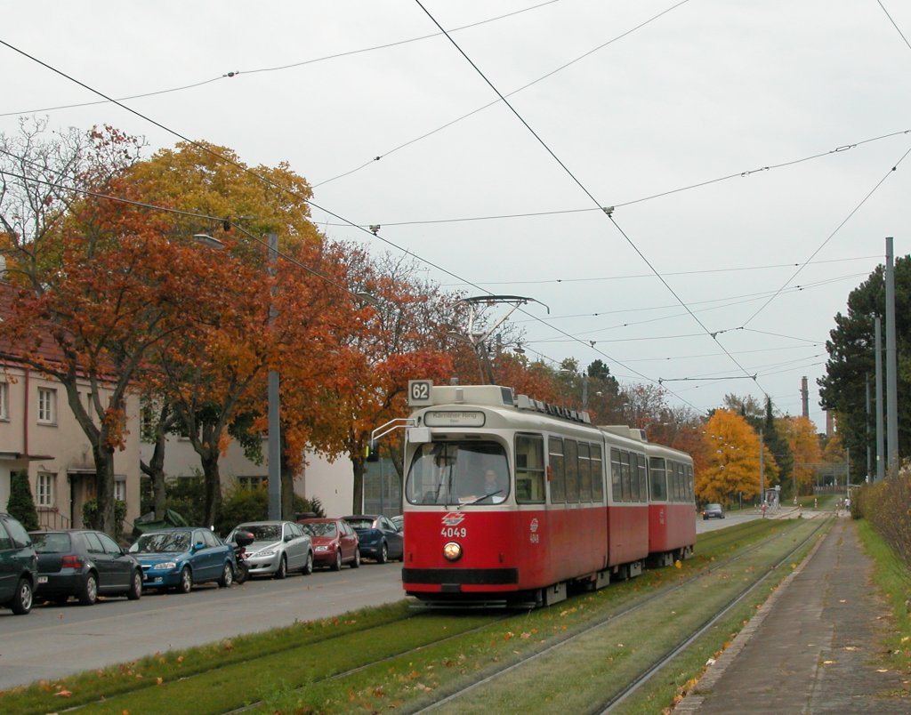 Wien Wiener Linien SL 62 (E2 4049 (SGP 1985)) XIII, Hietzing, Lainz, Wolkersbergenstraße am 20. Oktober 2010.