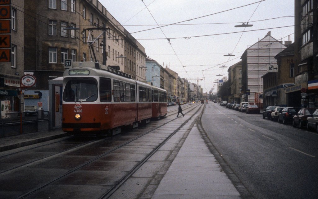 Wien Wiener Linien SL 67 (E2 4306) Laxenburger Strasse / Quellenplatz am 19. Mrz 2000.