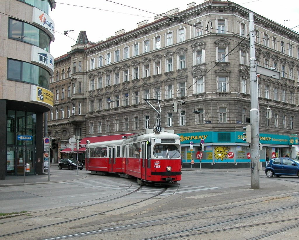 Wien Wiener Linien SL 9 (E1 4855 (SGP 1976)) XV, Rudolfsheim-Fünfhaus, Fünfhaus, Neubaugürtel / Märzstraße am 6. August 2010.