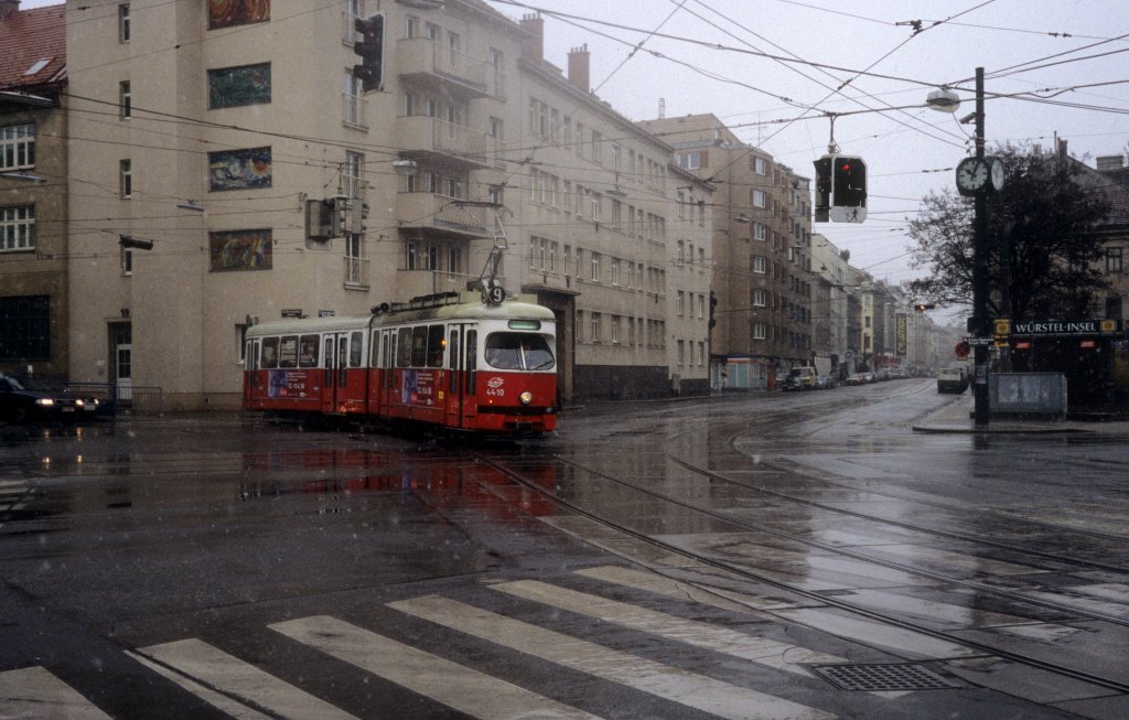 Wien Wiener Linien SL 9 (E 4410) Johann-Nepomuk-Berger-Platz am 19. Mrz 2000.