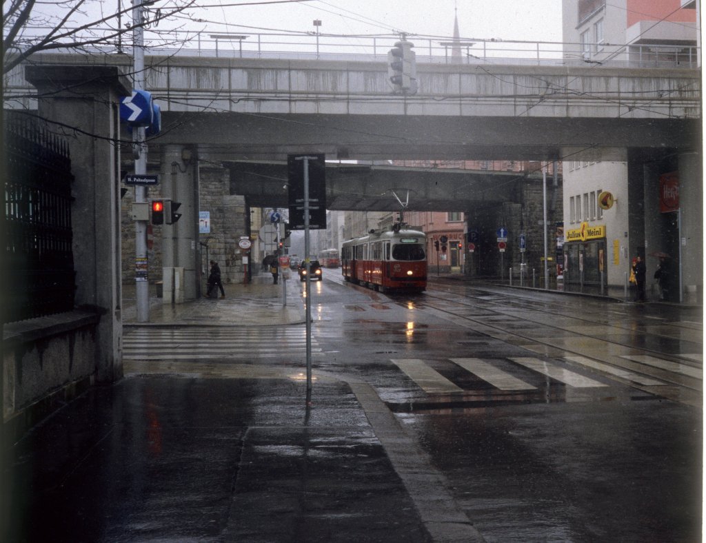 Wien Wiener Linien SL J (E1 4522 (Lohnerwerke 1973)) XVI, Ottakring, Thaliastraße / Pallaufgasse / S+U-Bf Ottakring am 19. März 2000. - Scan eines Diapositivs. Film: Kodak Ektachrome ED 3. Kamera: Leica CL. 