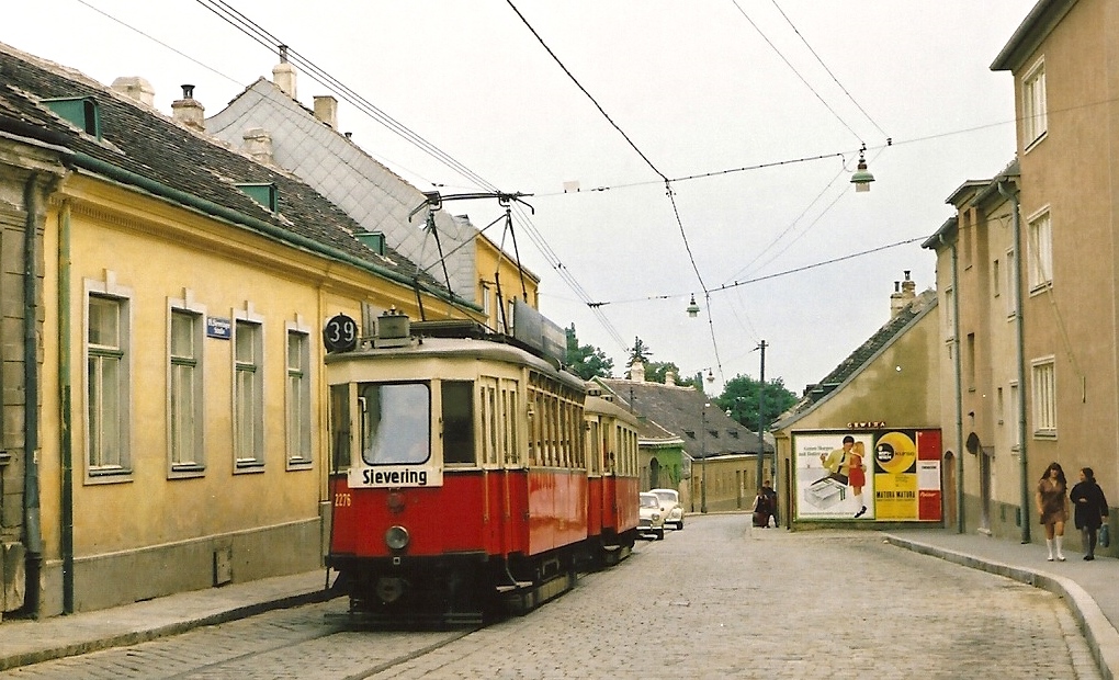 Wien Wiener Stadtwerke-Verkehrsbetriebe (WVB) SL 39 (H2 2276 (1963 umnum. ex H2 2195, 1938 umnum. ex H1 2185, Simmeringer Waggonfabrik 1910) XIX, Döbling, Untersievering, Sieveringer Straße im August 1969. 