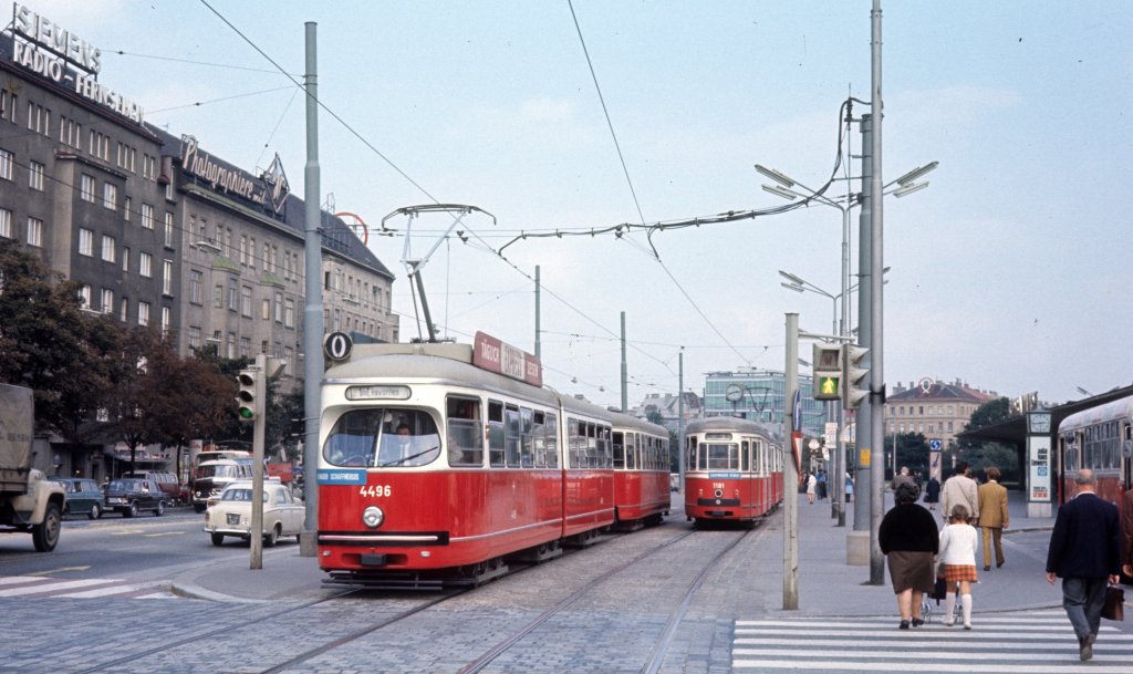 Wien Wiener Stadtwerke-Verkehrsbetriebe (WVB) SL O (E1 4496 (Lohner 1969)) Wiedner Gürtel / Südbahnhof am 1. September 1969. - Scan eines Diapositivs. Film: Kodak Ektachrome.