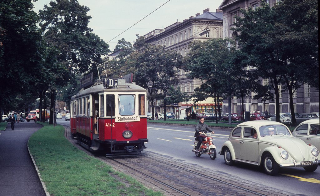 Wien Wiener Stadtwerke-Verkehrsbetriebe (WVB) SL D (M 4142 (Simmeringer Waggonfabrik 1929)) I, Innere Stadt, Kärntner Ring im August 1969. - Scan eines Diapositivs.