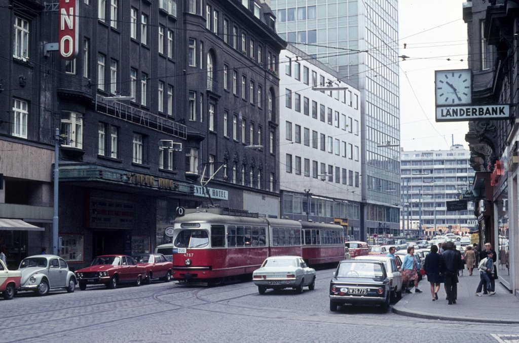 Wien Wiener Stadtwerke-Verkehrsbetriebe (WVB) SL O (E1 4767 (SGP 1971)) II, Leopoldstadt,  Taborstraße / Gredlerstraße am 3. August 1972. - Scan eines Diapositivs. Kamera: Minolta SRT-101.