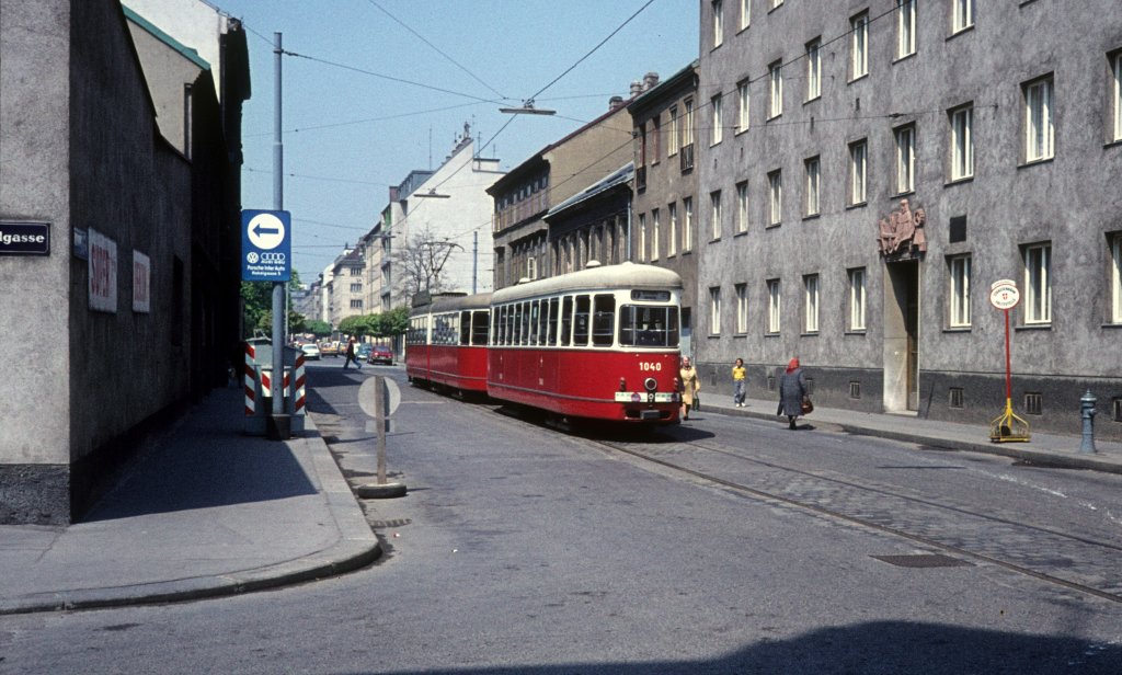 Wien Wiener Stadtwerke-Verkehrsbetriebe (WVB) SL 6 (c2 1040 (Lohnerwerke 1956)) XI, Simmering, Sedlitzkygasse am 3. Mai 1976. - Scan eines Diapositivs. Kamera: Leica CL.