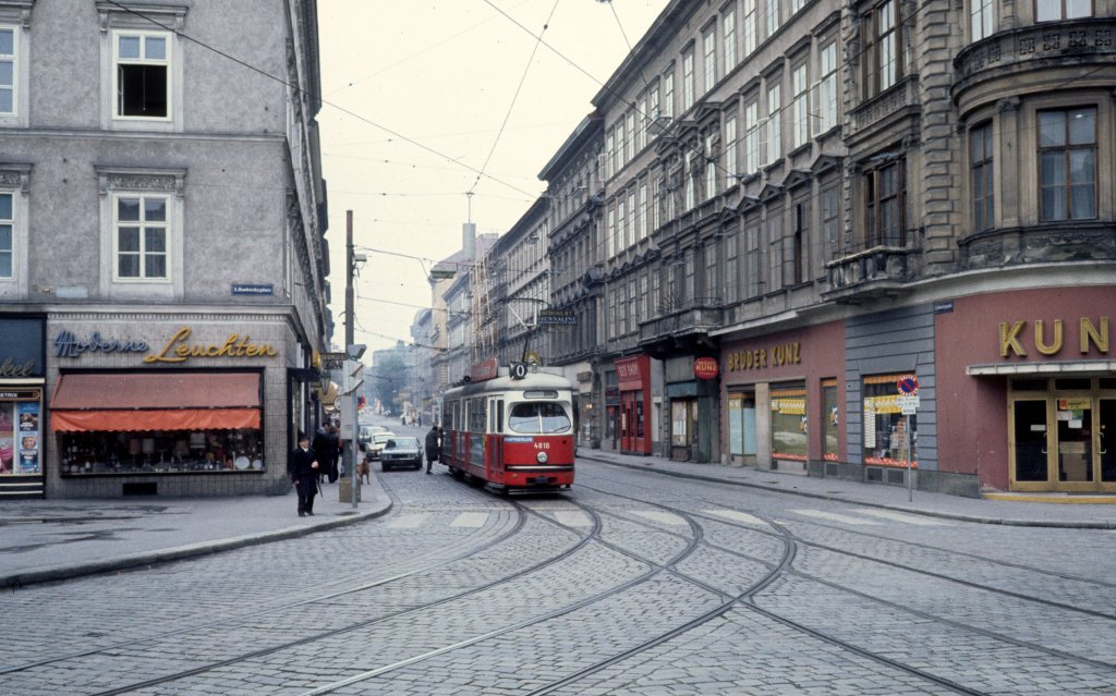 Wien Wiener Stadtwerke-Verkehrsbetriebe (WVB) SL O (E1 4810 (SGP 1973)) III, Landstraße, Radetzkystraße / Radetzkyplatz am 1. November 1976. - Scan eines Diapositivs. Film: Kodak Ektachrome. Kamera: Leica CL.