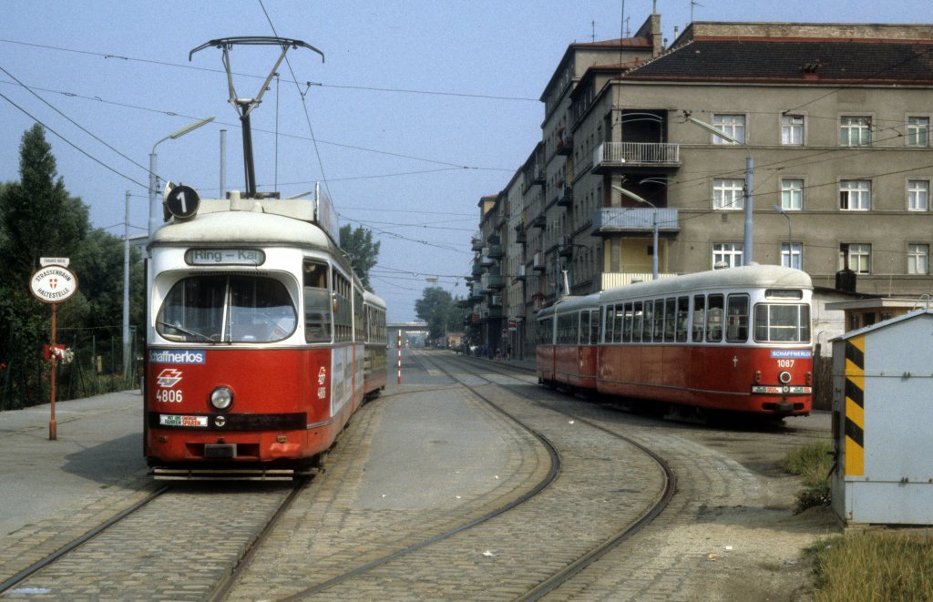 Wien WVB SL 1 (E1 4806 / c2 1087) Stadlauer Brcke im Juli 1982.