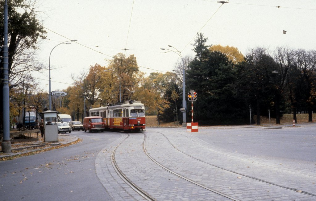 Wien WVB SL 10 (E 4455) Schlossallee / Mariahilfer Strasse im Oktober 1979.