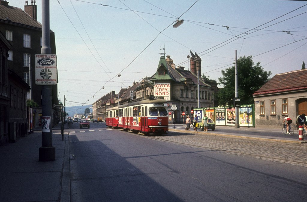 Wien WVB SL 132 (E1 4801) Prager Strasse / Hopfengasse im Juli 1977.