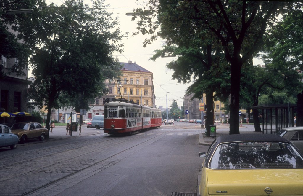Wien WVB SL 231 (F 743) Jgerstrasse / Gaussplatz im Juli 1977.