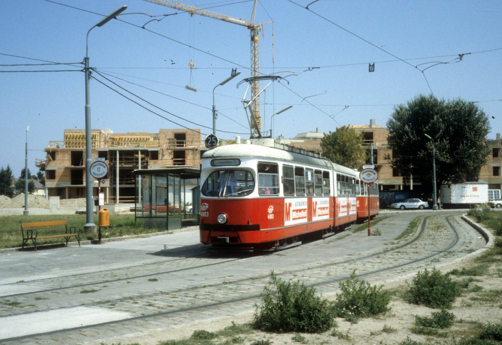 Wien WVB SL 25 (E1 4803) Stadlau / Sozialmedizinisches Zentrum Ost im Juli 1992.