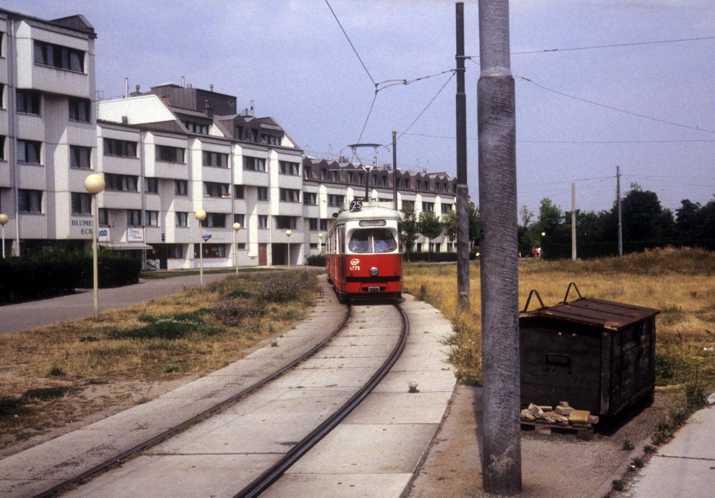 Wien WVB SL 25 (E1 4779) Leopoldau, Krschnergasse im August 1994.