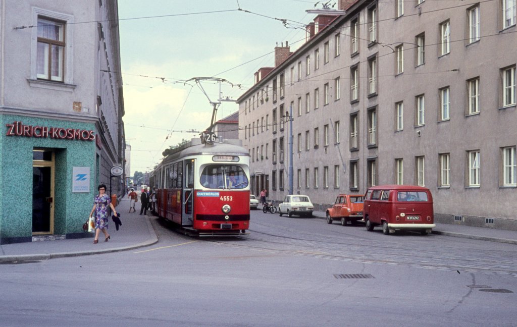 Wien WVB SL 26 (E1 4553) Konstanziagasse / Langobardenstrasse im Juli 1977.