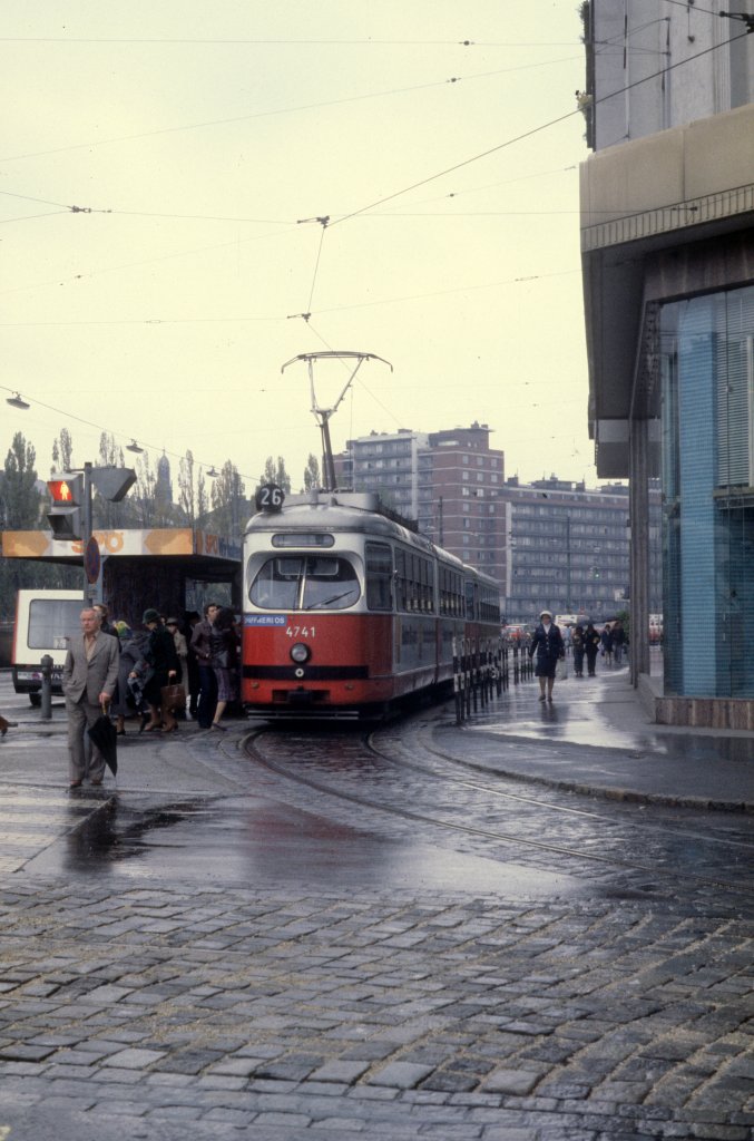 Wien WVB SL 26 (E1 4741) Obere Donaustrasse / Schwedenbrcke im Oktober 1978.