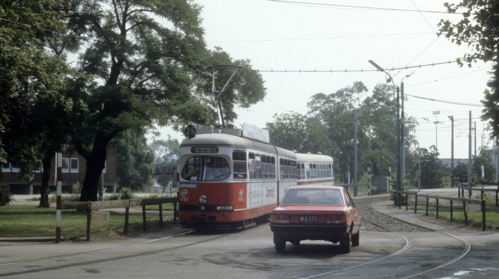 Wien WVB SL 26 (E1 4763) Mexikoplatz im Juli 1982. 