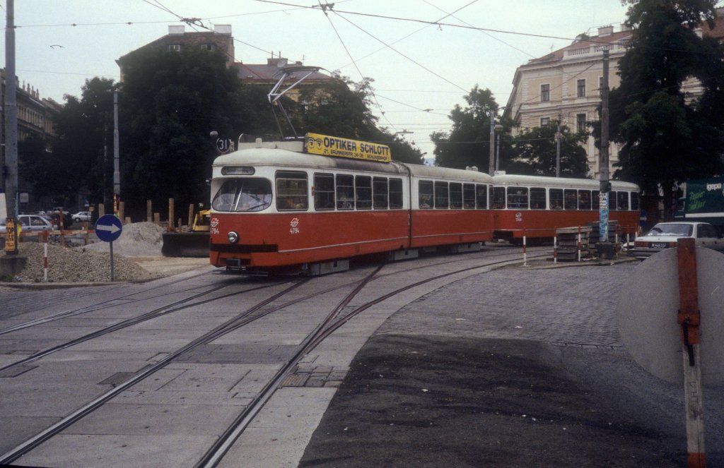 Wien WVB SL 31 (E1 4794 + c4 1308) Gaussplatz im August 1994. 