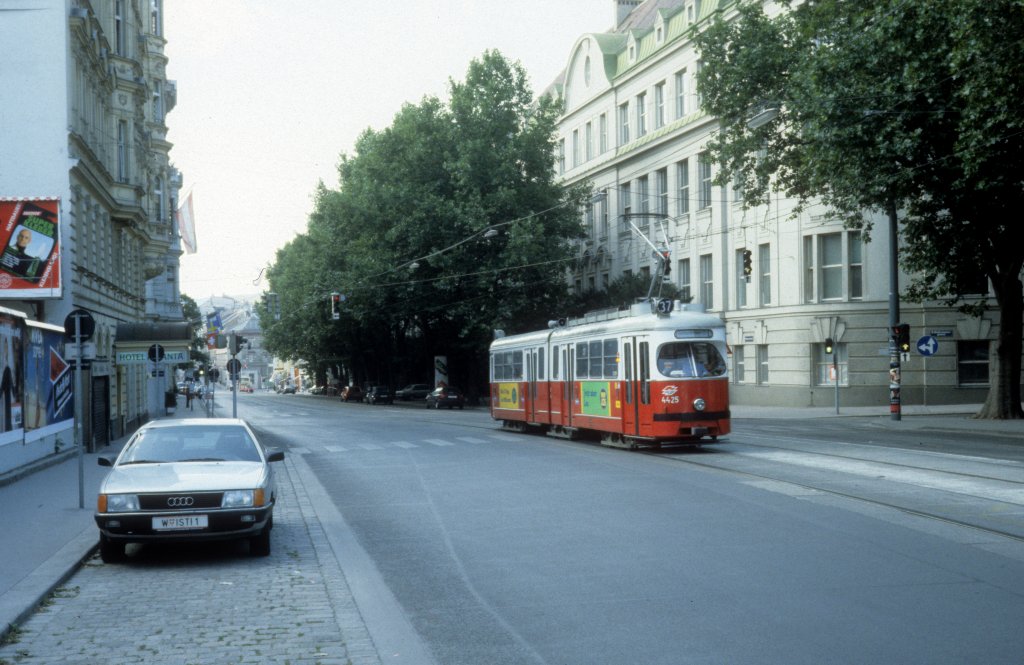 Wien WVB SL 37 (E 4425) Whringer Strasse / Sensengasse im Juli 1992.