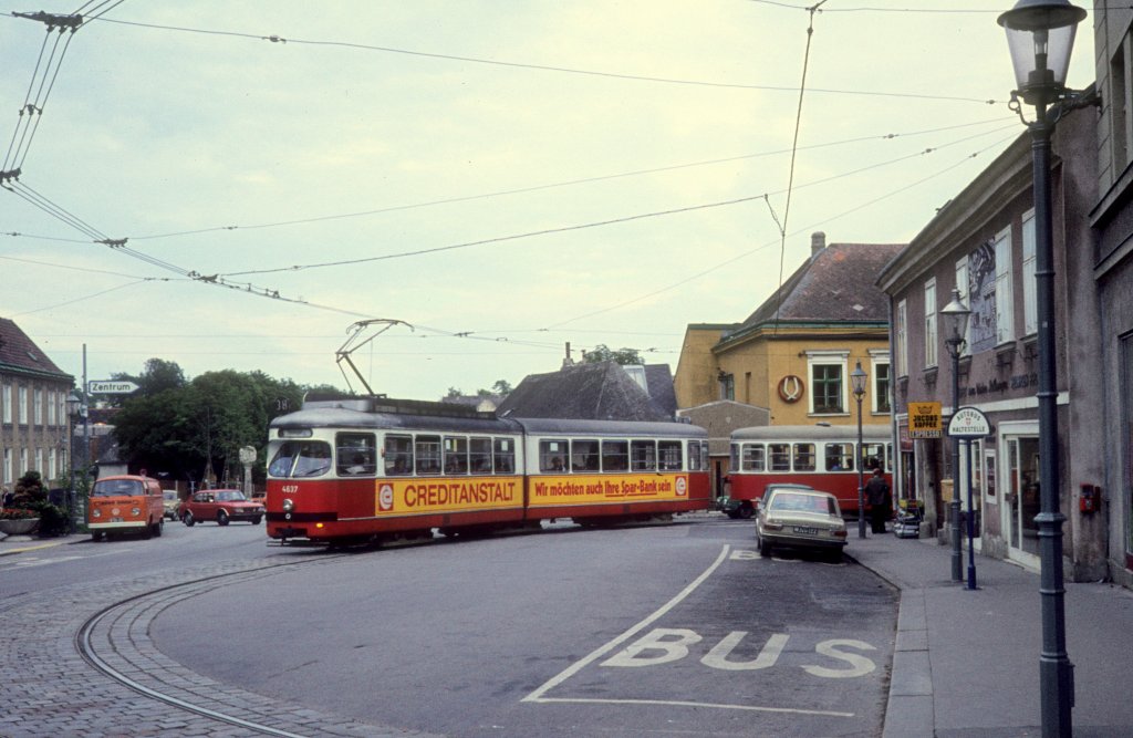 Wien WVB SL 38 (E1 4637) Grinzing, Cobenzlgasse / Grinzinger Allee im Juli 1977.