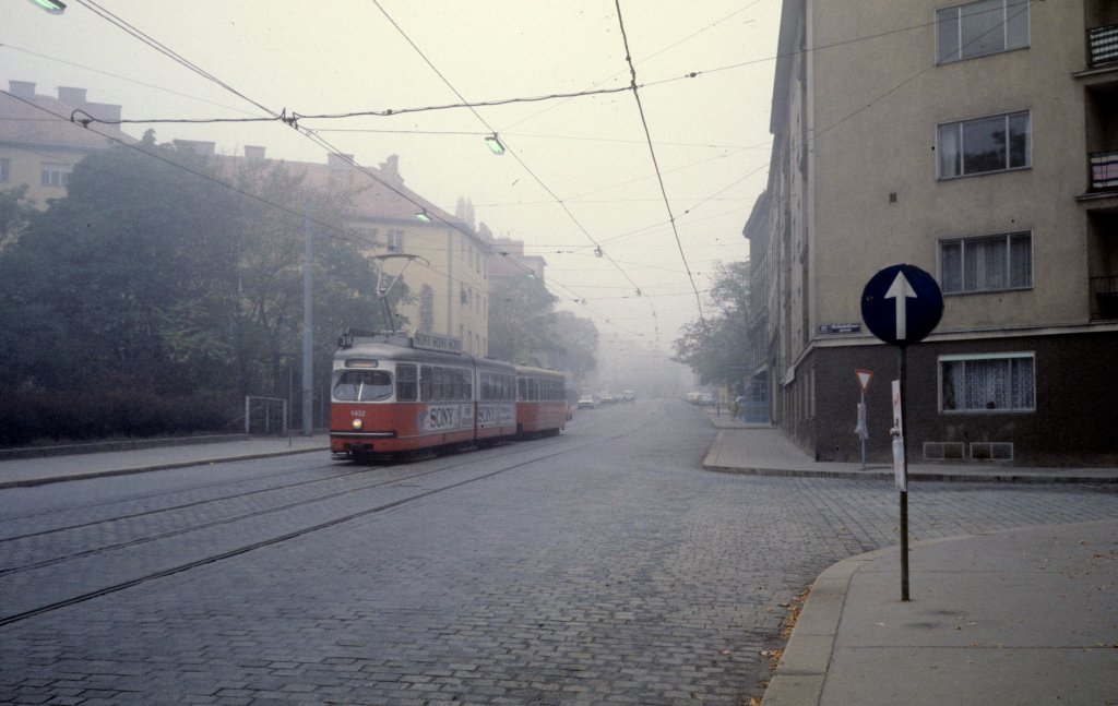 Wien WVB SL 38 (E1 4632) Billrothstrasse / Rudolfinergasse im Oktober 1978.
