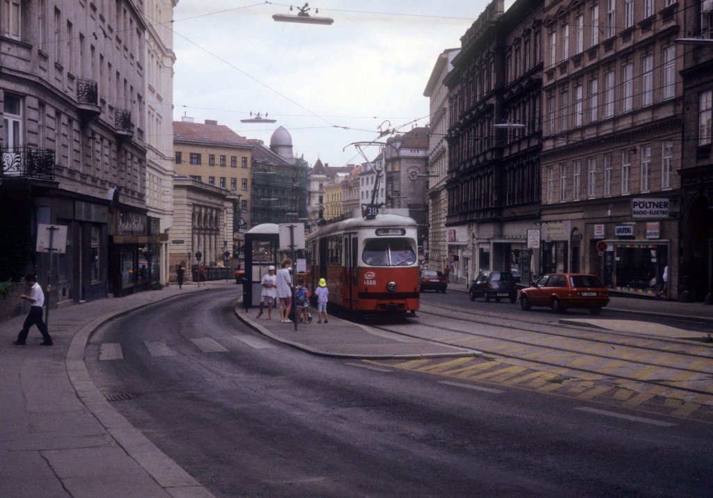 Wien WVB SL 38 (E1 4688) Nussdorfer Strasse / Bindergasse im August 1994.