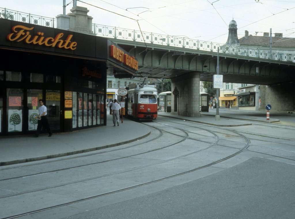 Wien WVB SL 40 (E1 4474) Gentzgasse / Schnellbahnhof Gersthof im Juli 1992.
