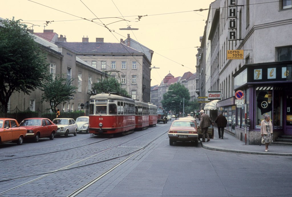 Wien WVB SL 43 (L 513) Kinderspitalgasse / Hebragasse im Juli 1977.