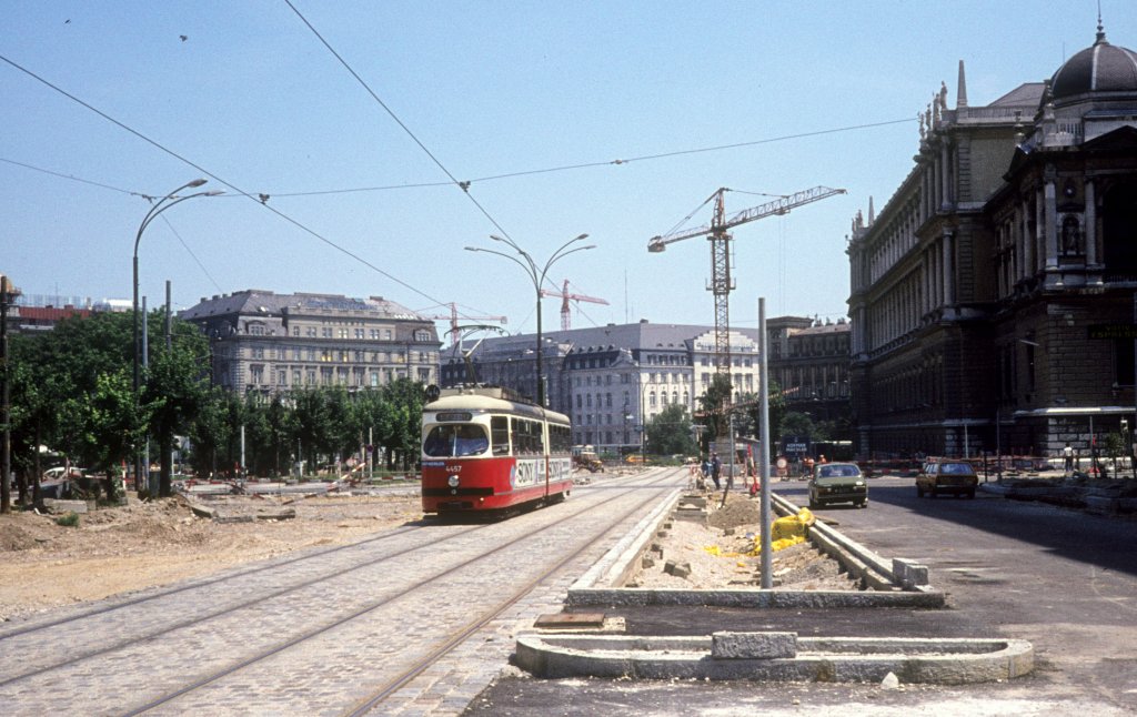 Wien WVB SL 44 (E 4457) Universittsstrasse im Juli 1977.