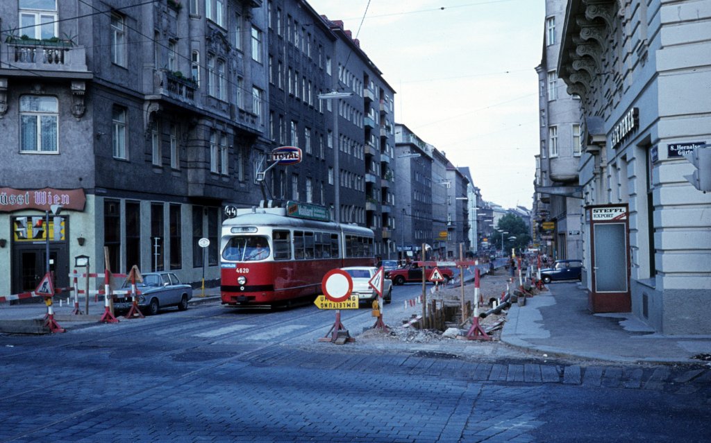 Wien WVB SL 44 (E 4620) Alser Strasse / Hernalser Grtel im Juli 1977.